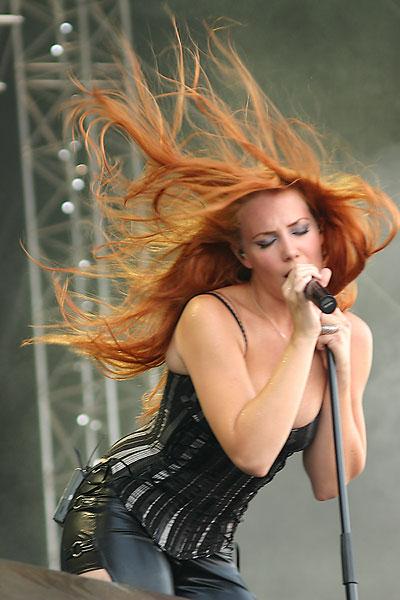 simone simone